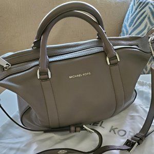 EUC Michael Kors Large Raven Satchel